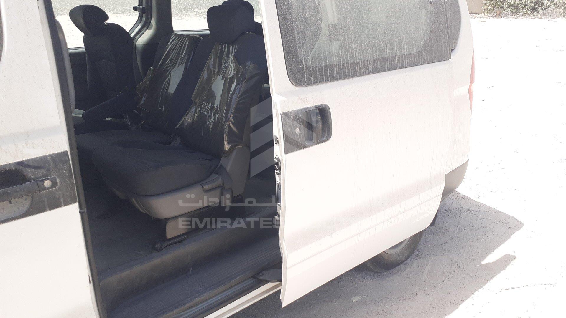 KMJWA37R0CU440854 - 2012 Hyundai H1 - #357798