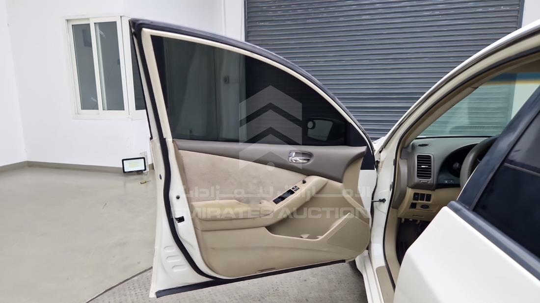 نيسان التيما 2009 — الباب الأمامي الأيسر — صورة 11