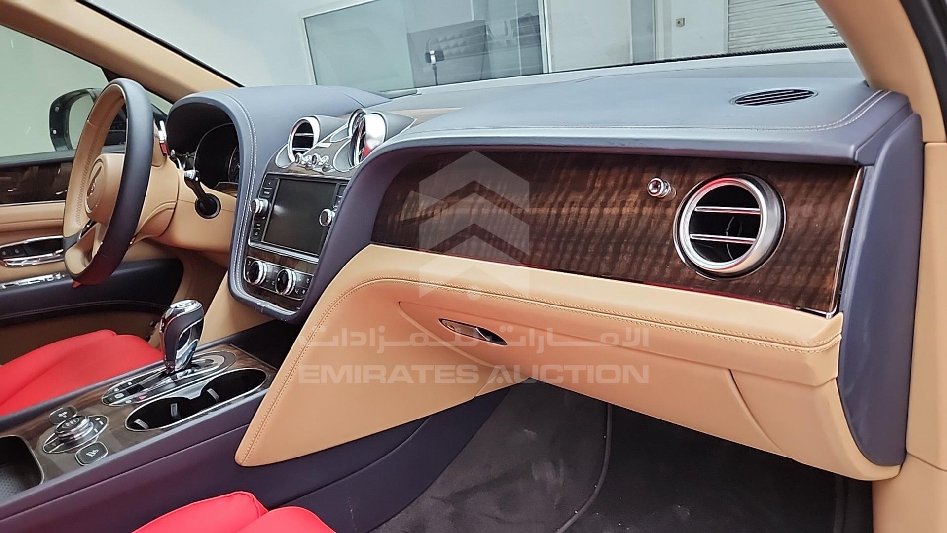 2020 BENTLEY BENTAYGA VIN: SJAAL1ZV6LC030267