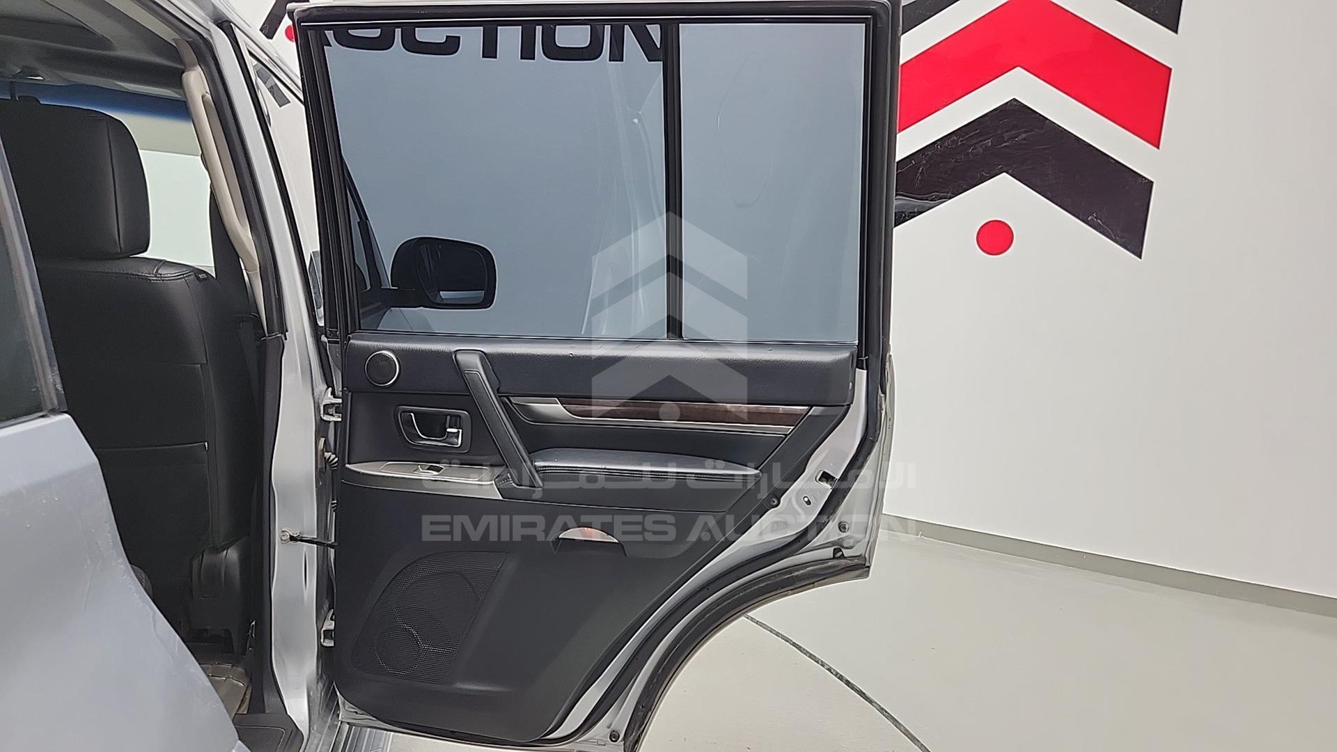 2012 MITSUBISHI PAJERO VIN: JMYLRV95WCJ703378