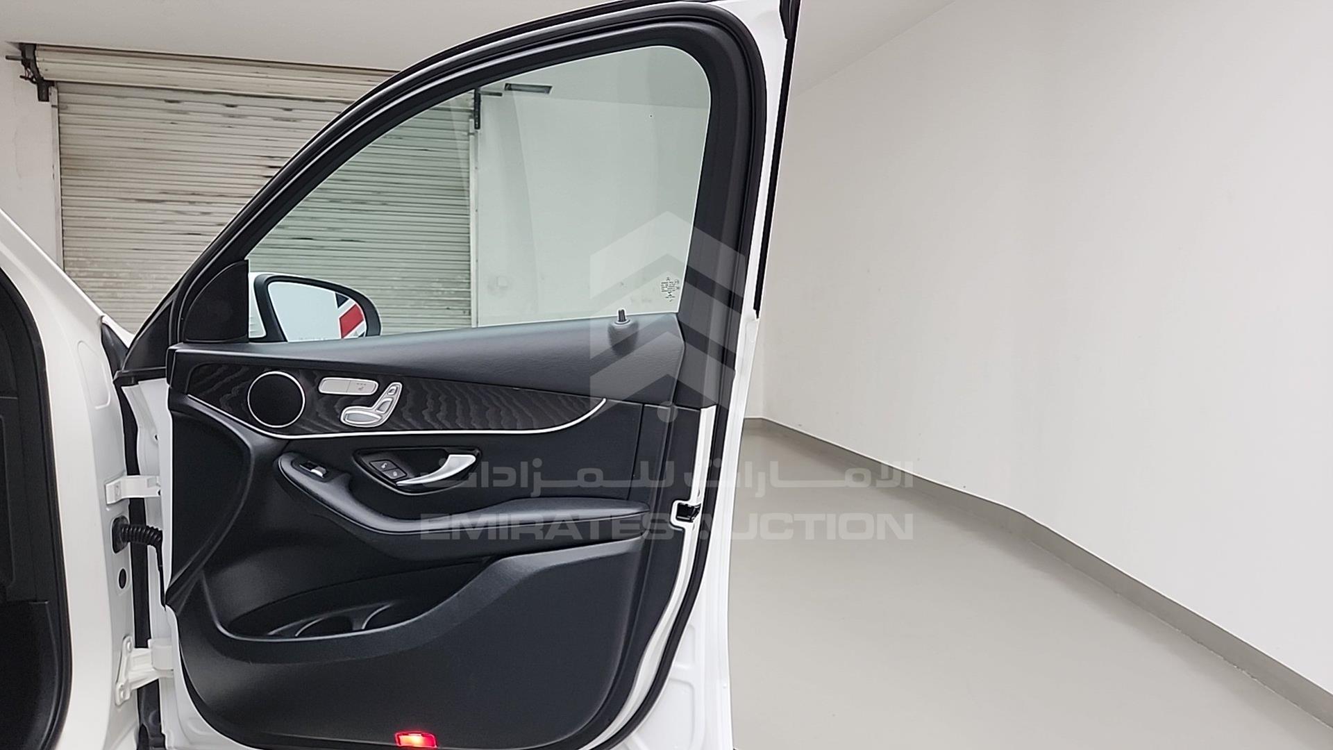 2017 MERCEDES GLC 300 VIN: WDC0G4JB8HF123616