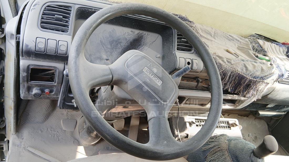 2000 Isuzu NPR — Steering & Mounted Controls — Photo 13