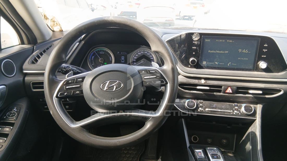 2021 Hyundai Sonata Hybrid — Steering & Mounted Controls — Photo 14