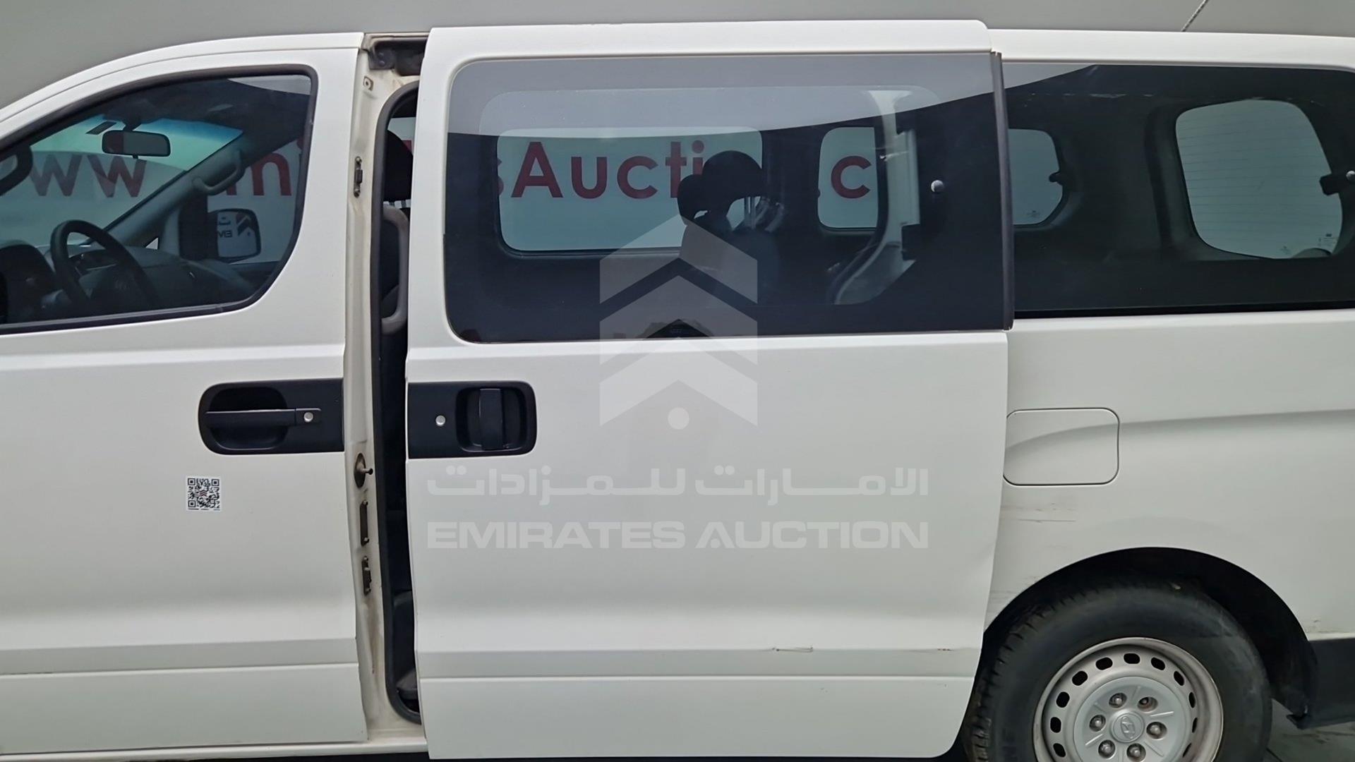2016 HYUNDAI H1 VIN: KMJWA37RXGU775139