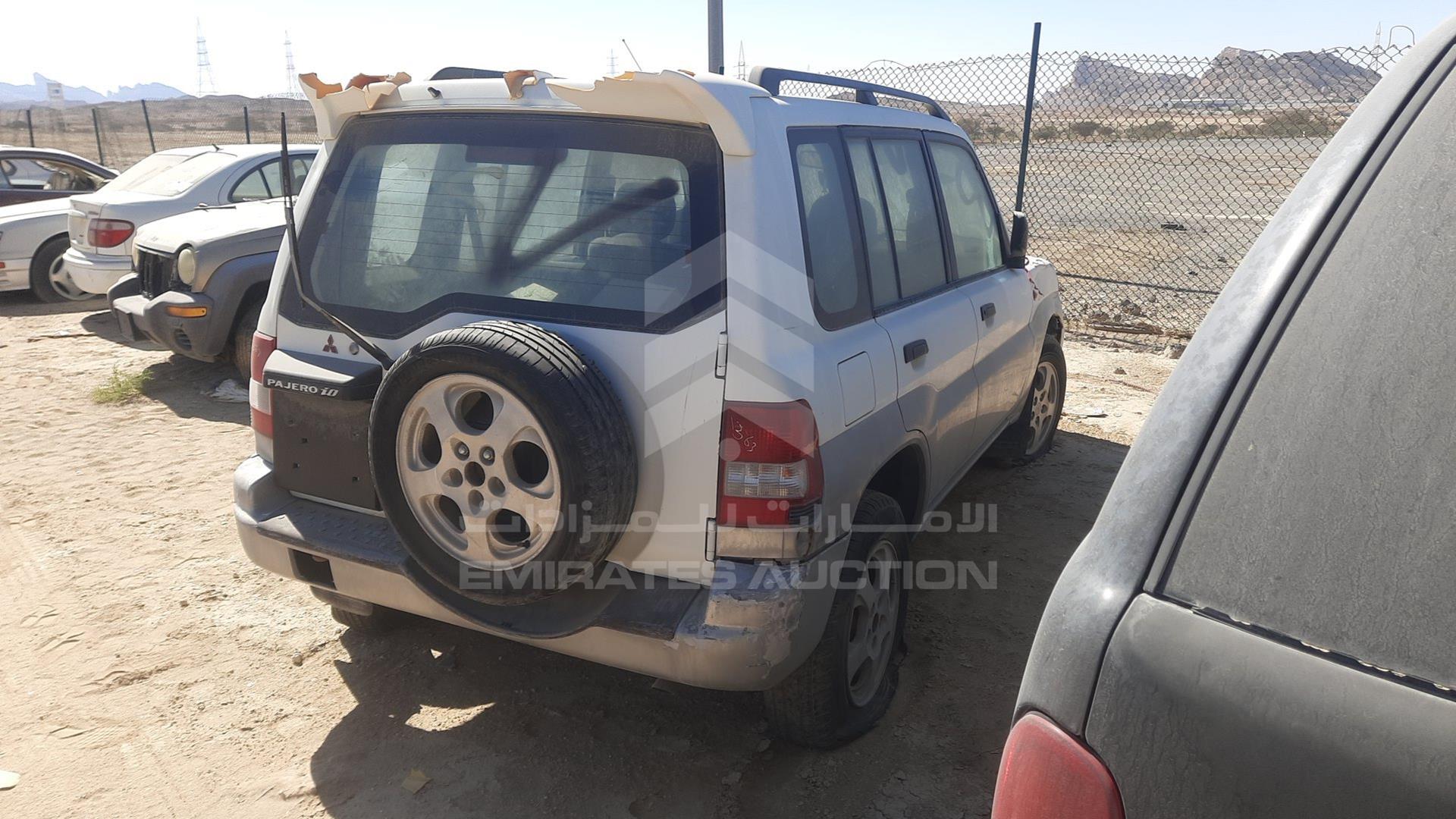 2002 MITSUBISHI PAJERO VIN: JMYLRH77W2Z701065