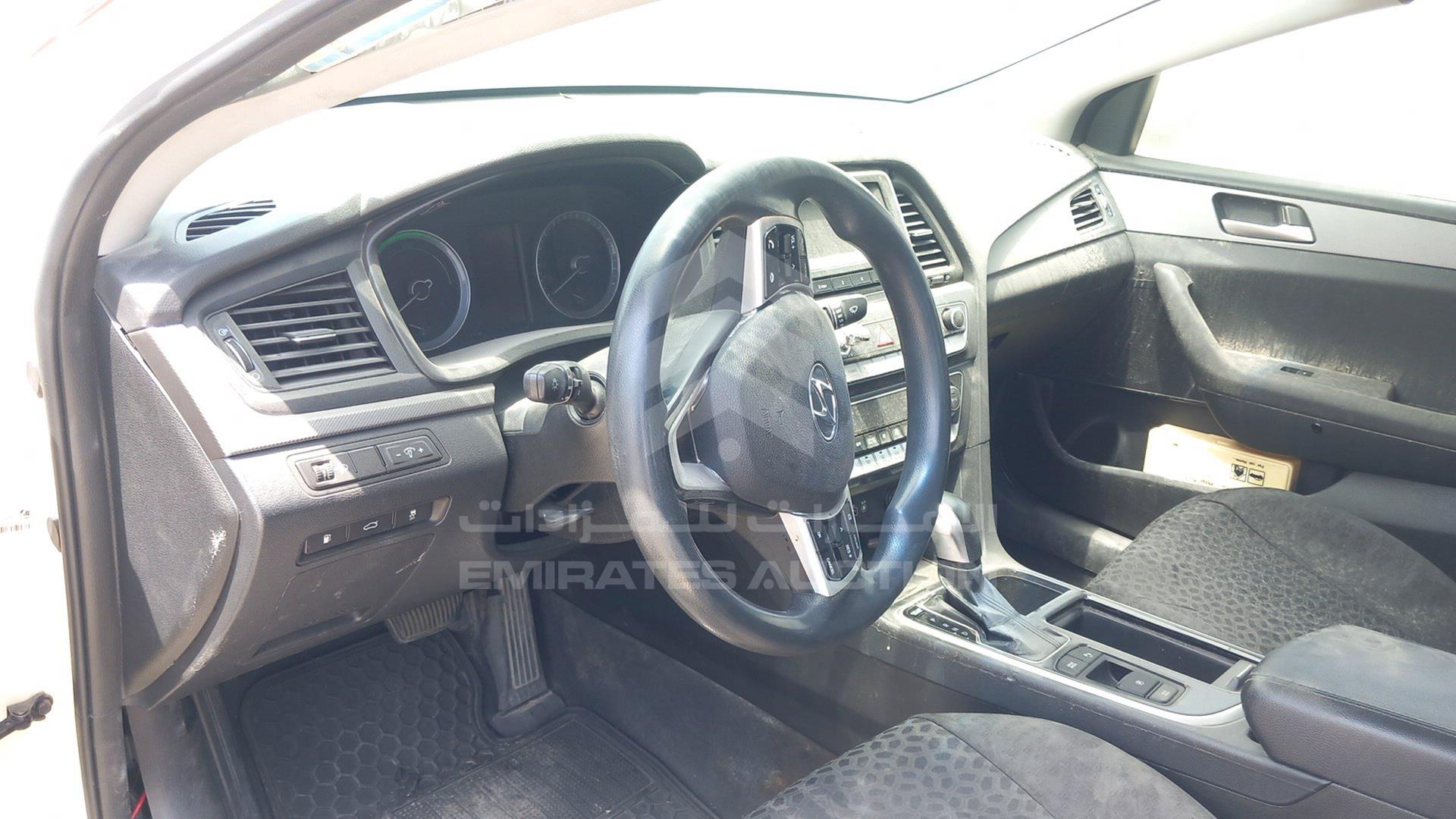 2018 HYUNDAI SONATA VIN: KMHE24130JA082089