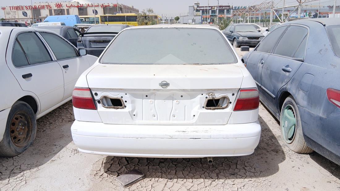 نيسان صني 2000 — الزاوية الخلفية — صورة 7