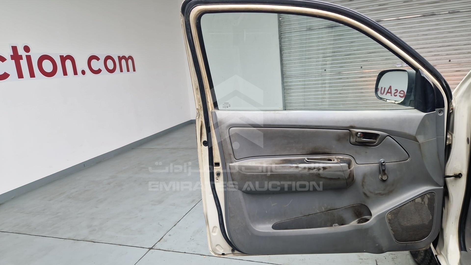 2007 TOYOTA HILUX VIN: MR0CX12GX70017604