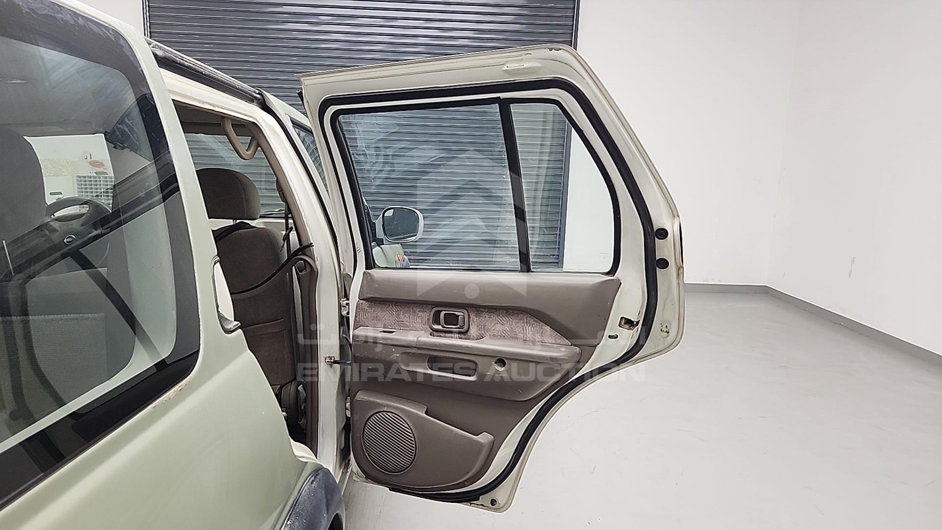 2004 NISSAN PATHFINDER VIN: JN8DR05Y74W704600