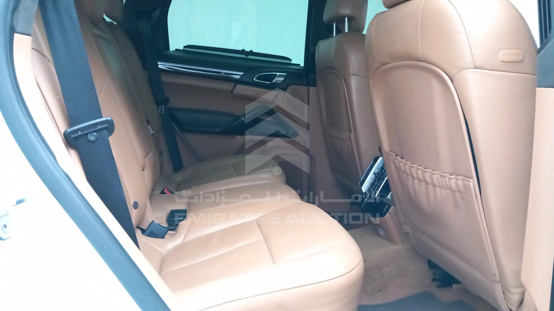 2013 PORSCHE CAYENNE GTS VIN: WP1ZZZ92ZDLA74142