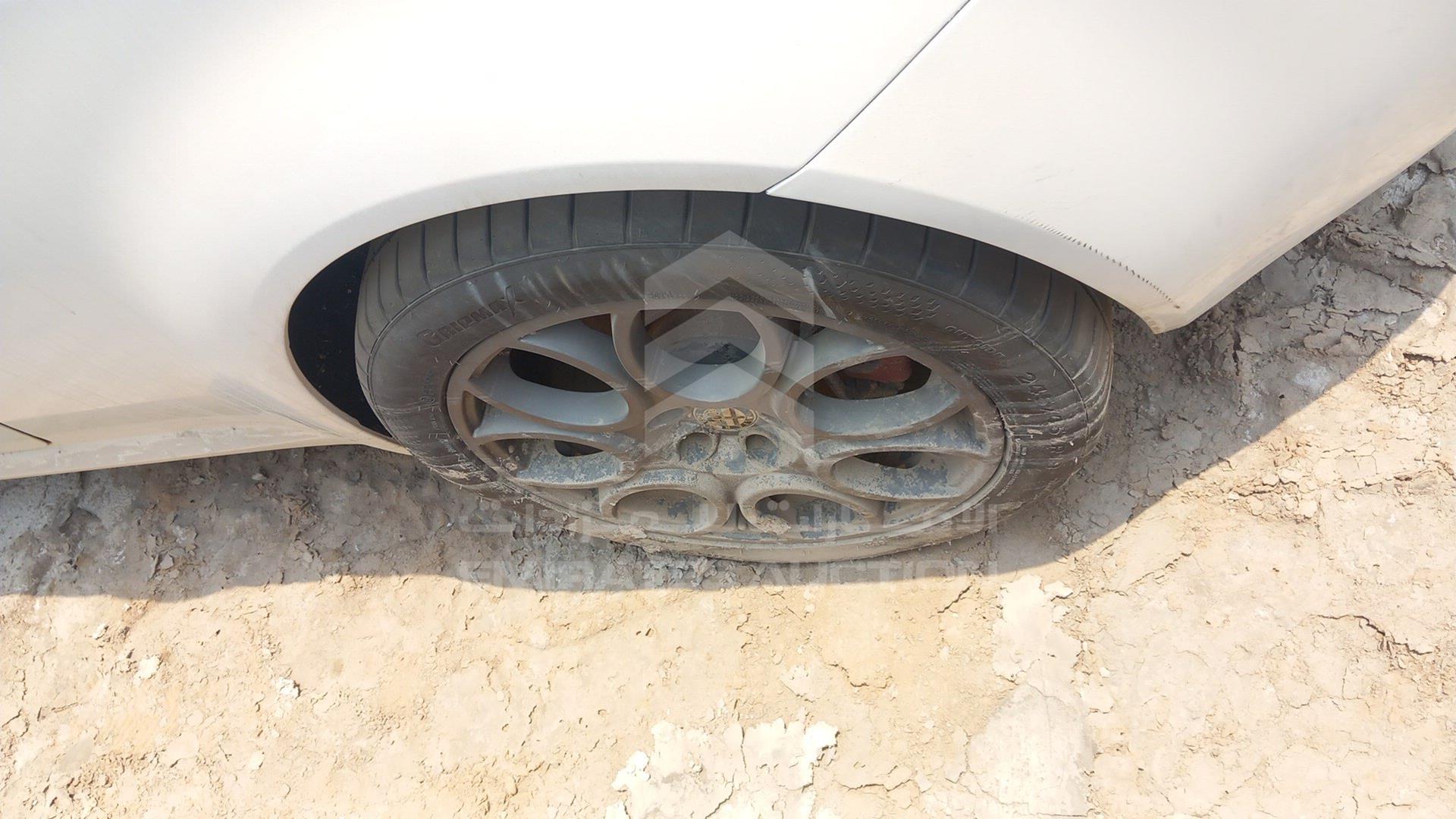 0 ALFA ROMEO --- VIN: ZAR93900005021104