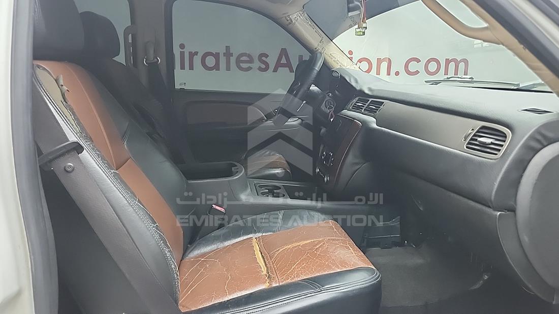 2008 Chevrolet Tahoe — Front Right Passenger Seat View — Photo 26