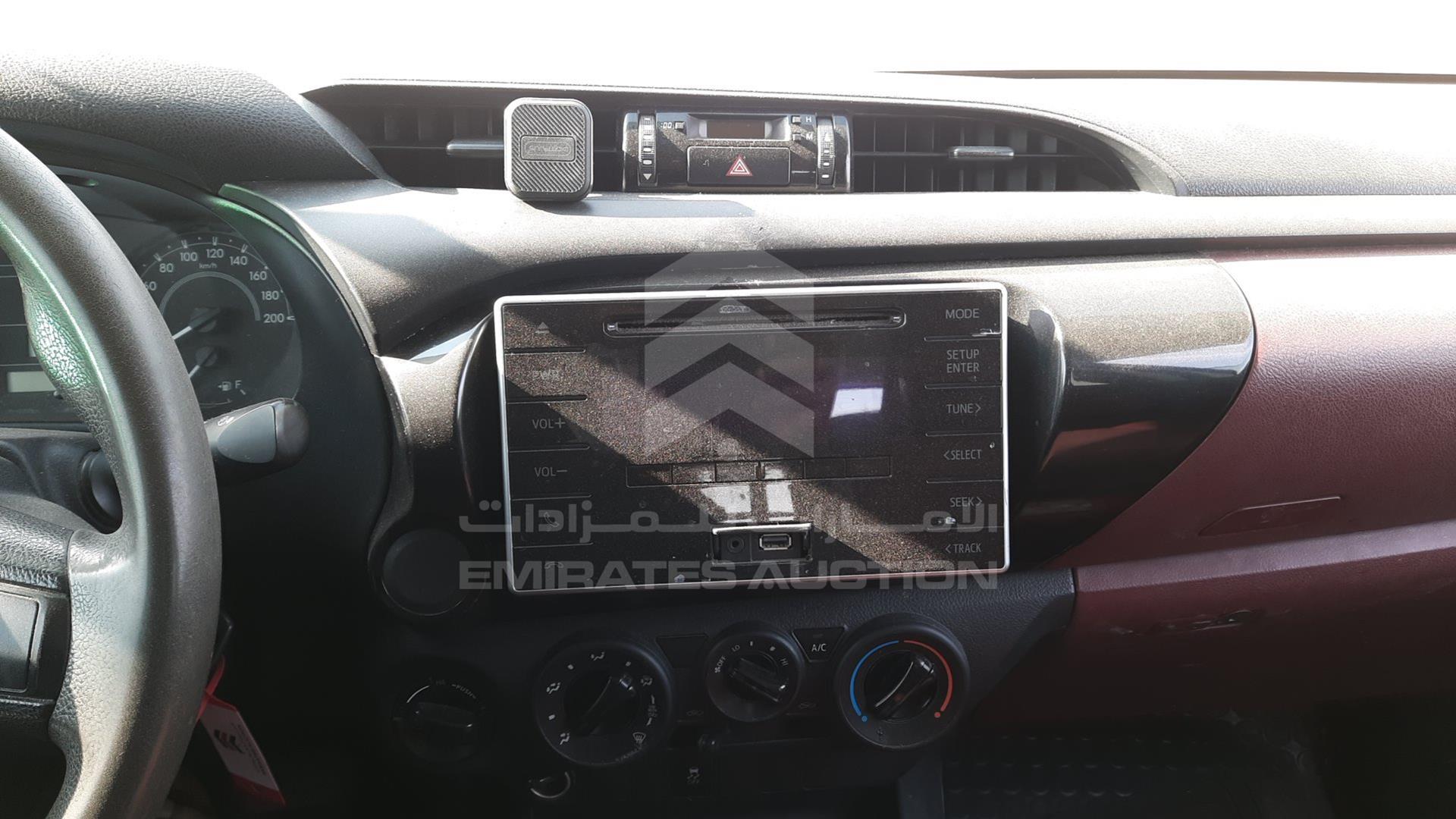 2017 TOYOTA HILUX VIN: MR0DX8CDXH0400056