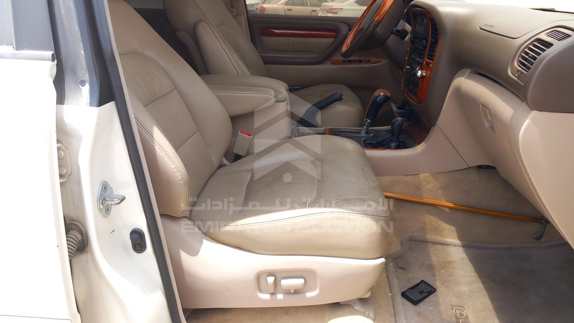 2000 LEXUS LX 470 VIN: JT6HT00W1Y0112100