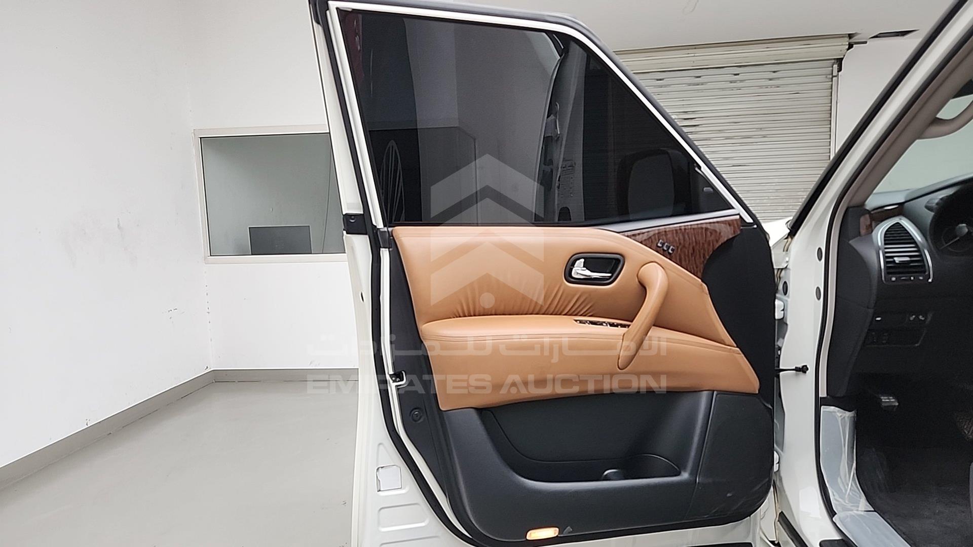 2017 NISSAN PATROL VIN: JN8AY2NY8H9304986