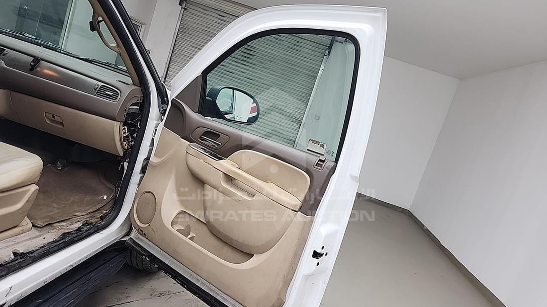 2010 Chevrolet Tahoe — Front Right Door — Photo 26