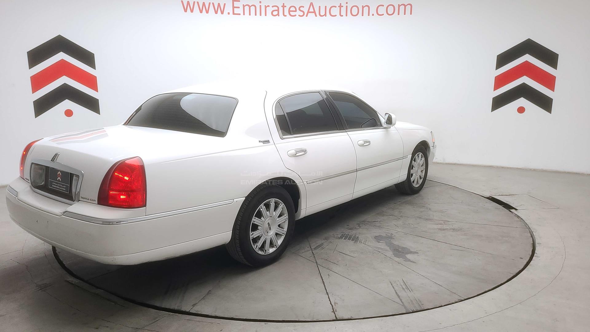 2010 LINCOLN TOWN VIN: 2LNBL8CV9AX752302