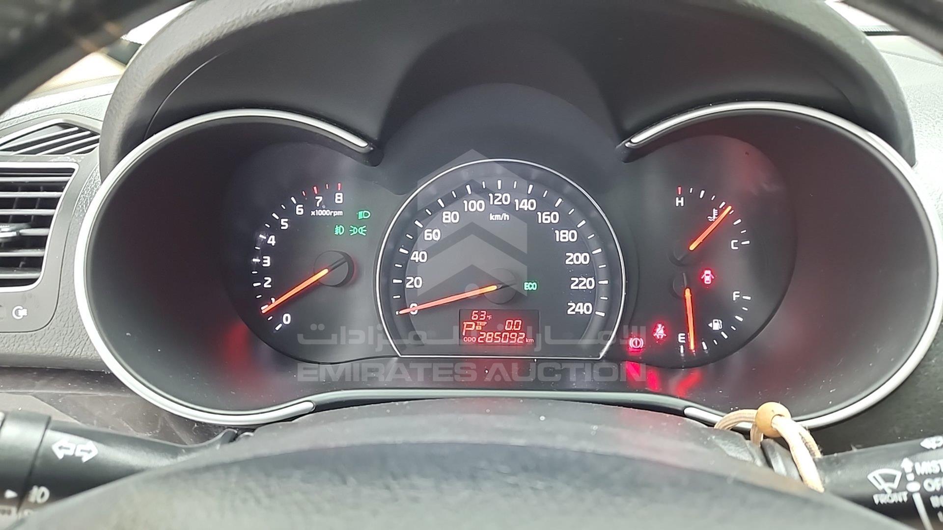 2015 KIA SORENTO VIN: KNAKU8119F5512075