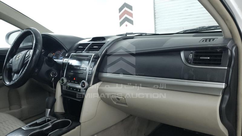 6T1BF9FK6HX692658 Auction: EmiratesAuction Lot: 436635 6T1BF9FK6HX692658 Toyota Camry 2017 WHITE Photo 25