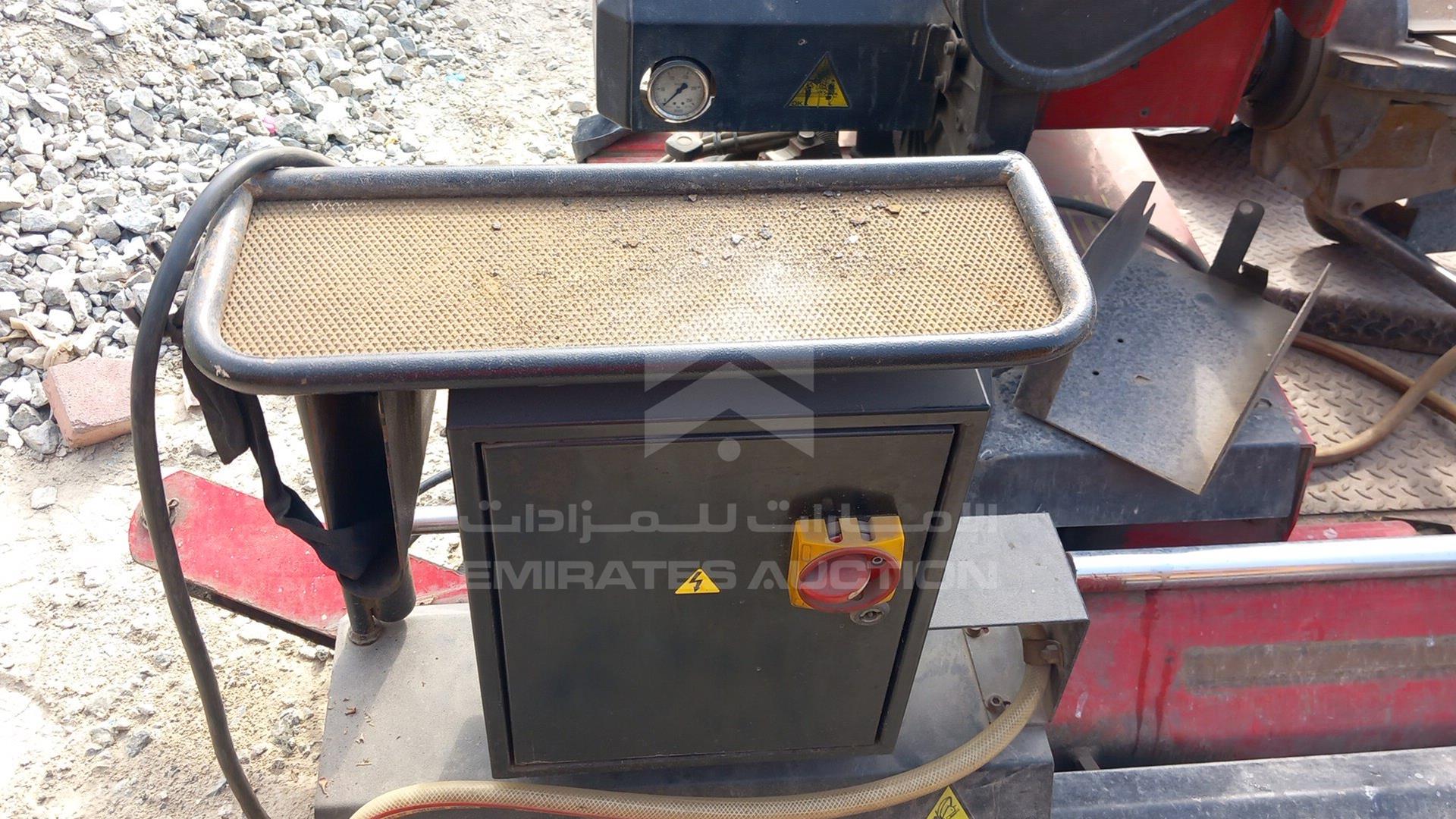 2009 UNDEFINED TIRE EQUIPMENT VIN: P02339