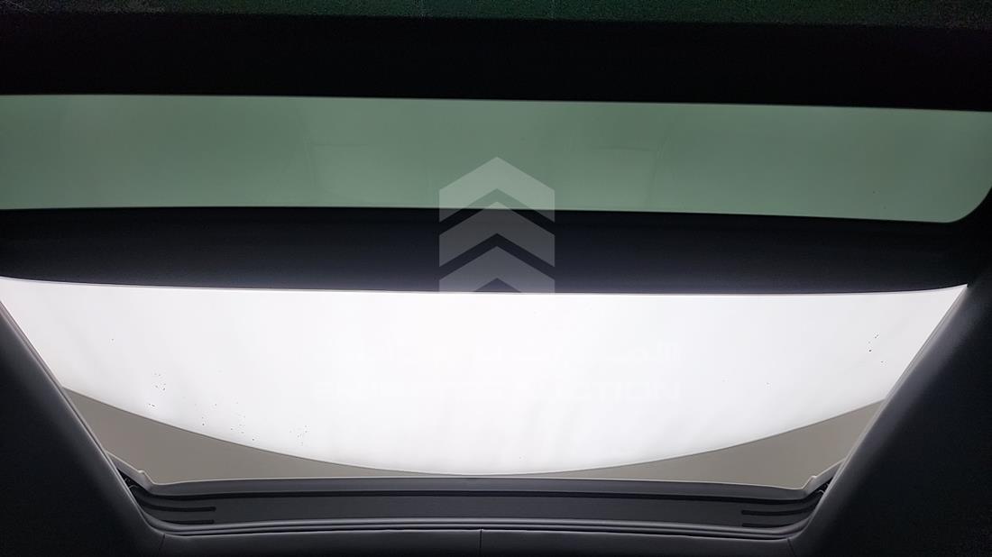 2025 Bentley Bentayga — Sun Roof View — Photo 23