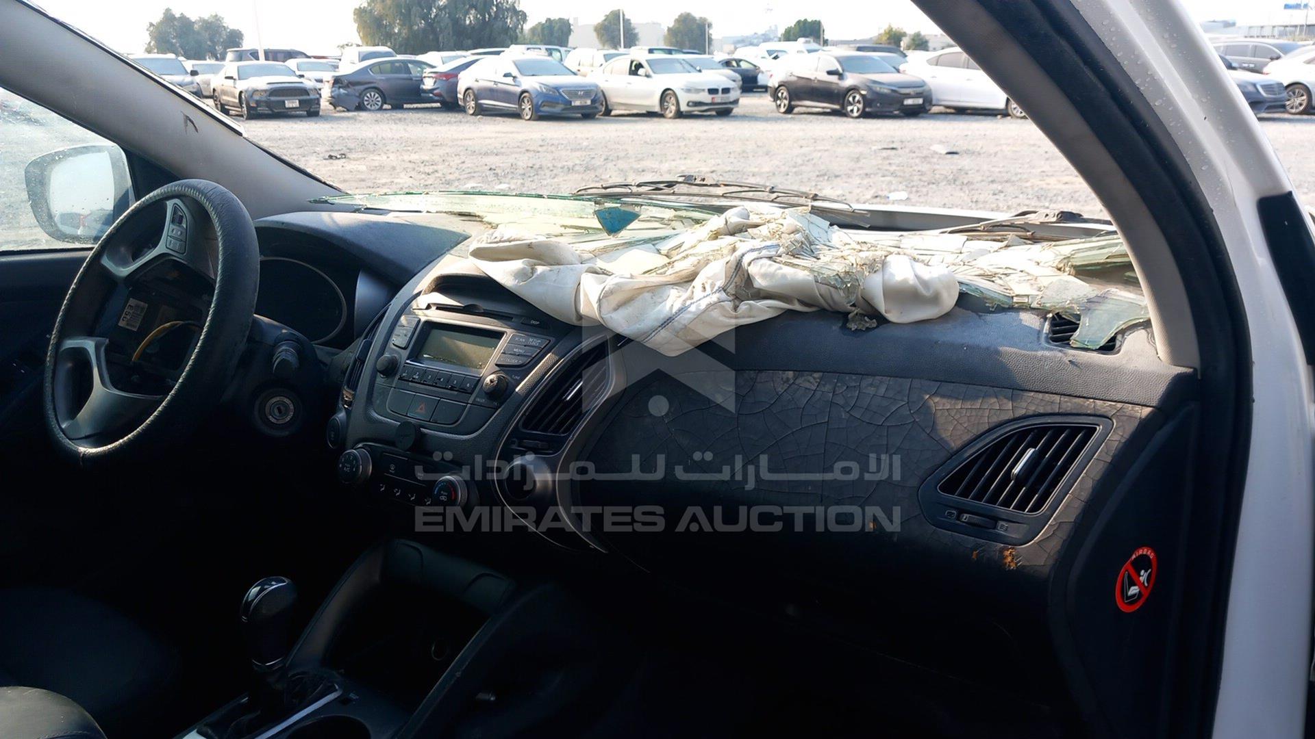 2014 HYUNDAI TUCSON VIN: KMHJT81E9EU828290