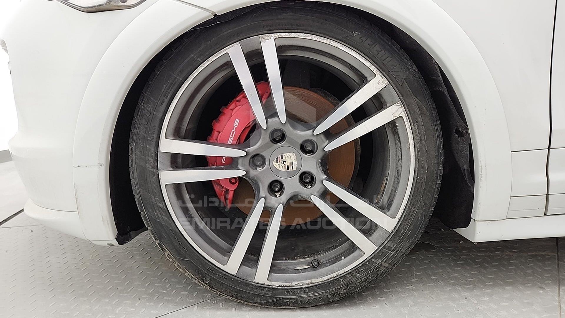 2013 PORSCHE CAYENNE GTS VIN: WP1ZZZ92ZDLA75797