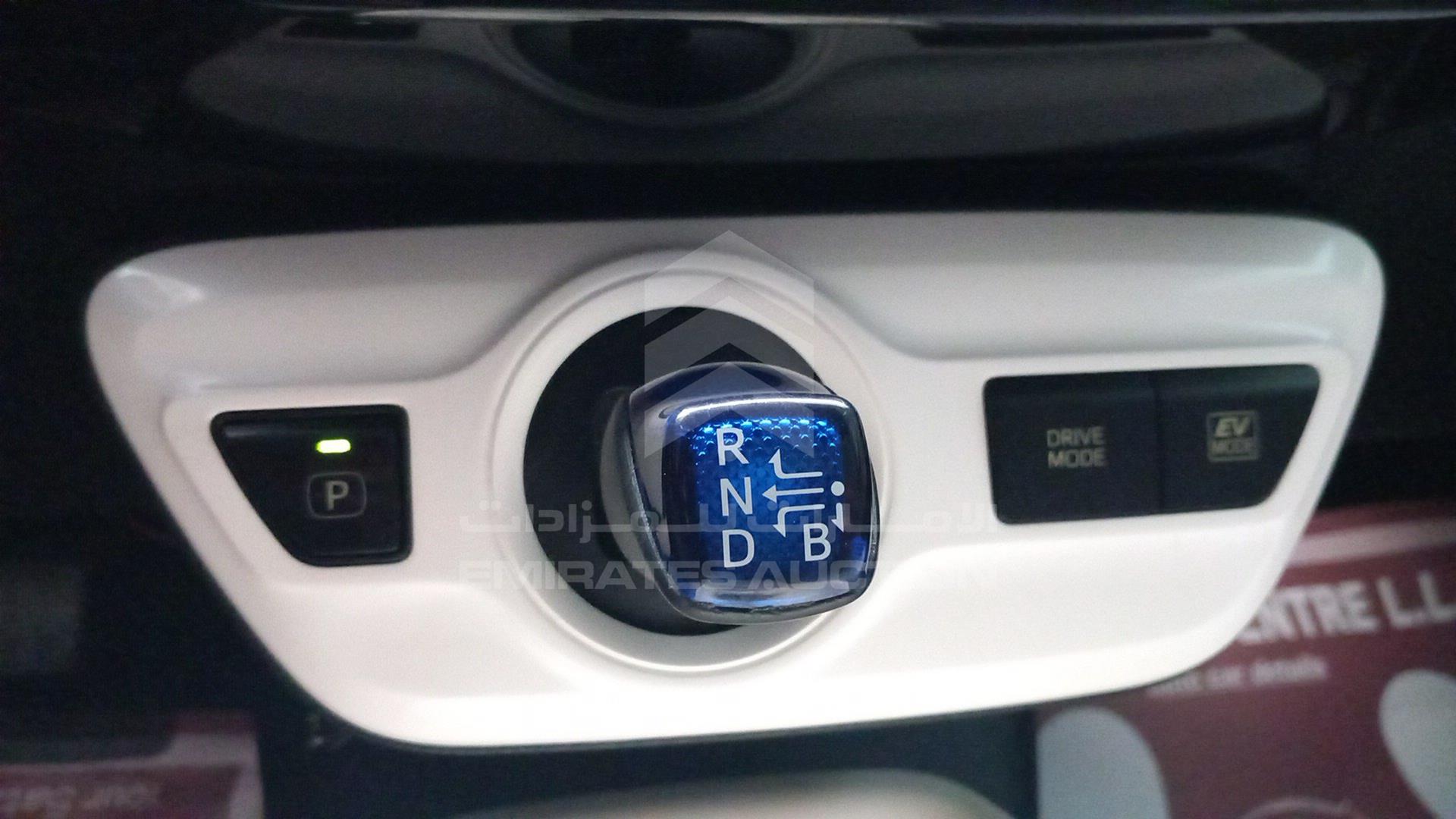 2018 TOYOTA PRIUS VIN: JTDKB3FU3J3589687