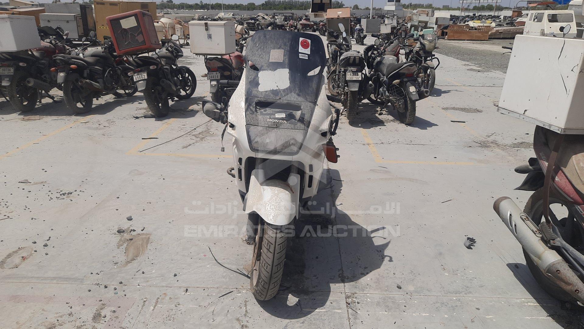 2000 HONDA MOTORBIKE VIN: JH2SC26B2YM402179