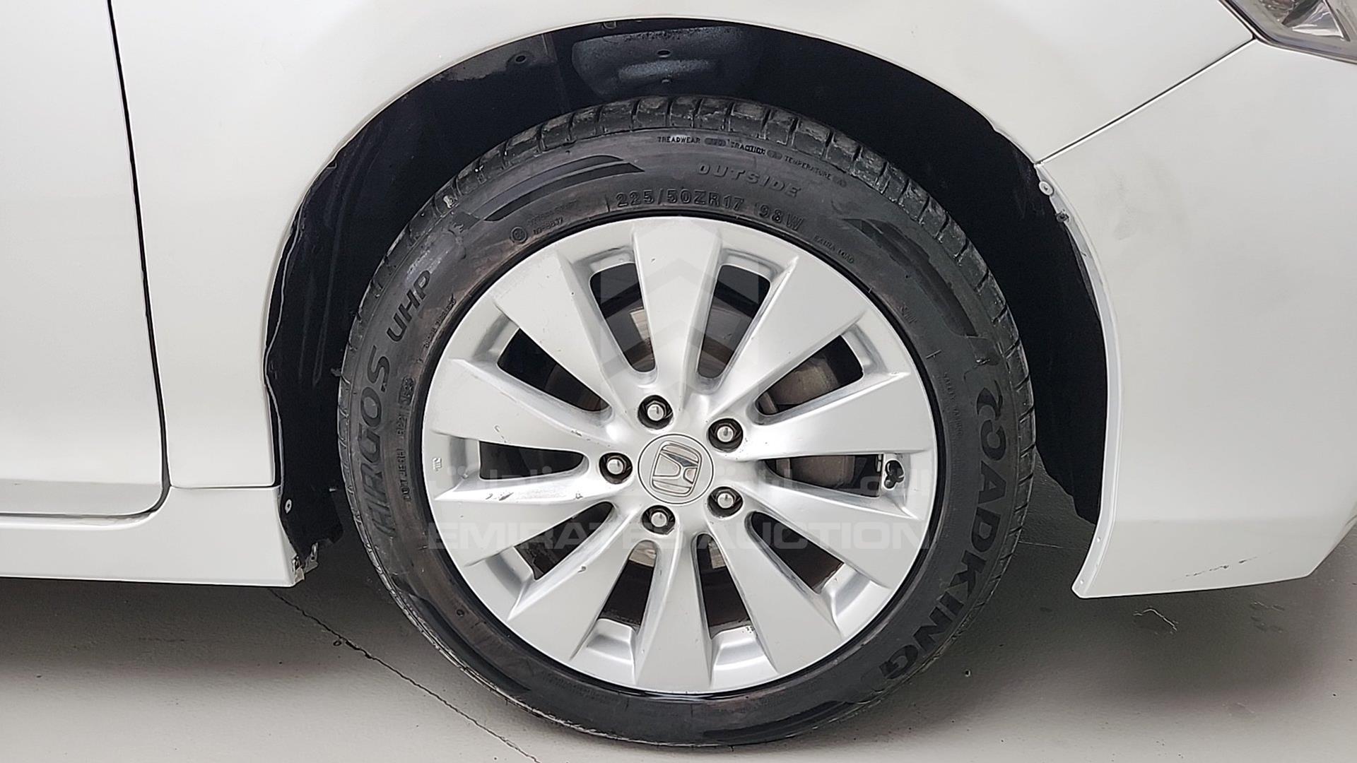 2016 HONDA ACCORD VIN: LUCCR3668G3400375
