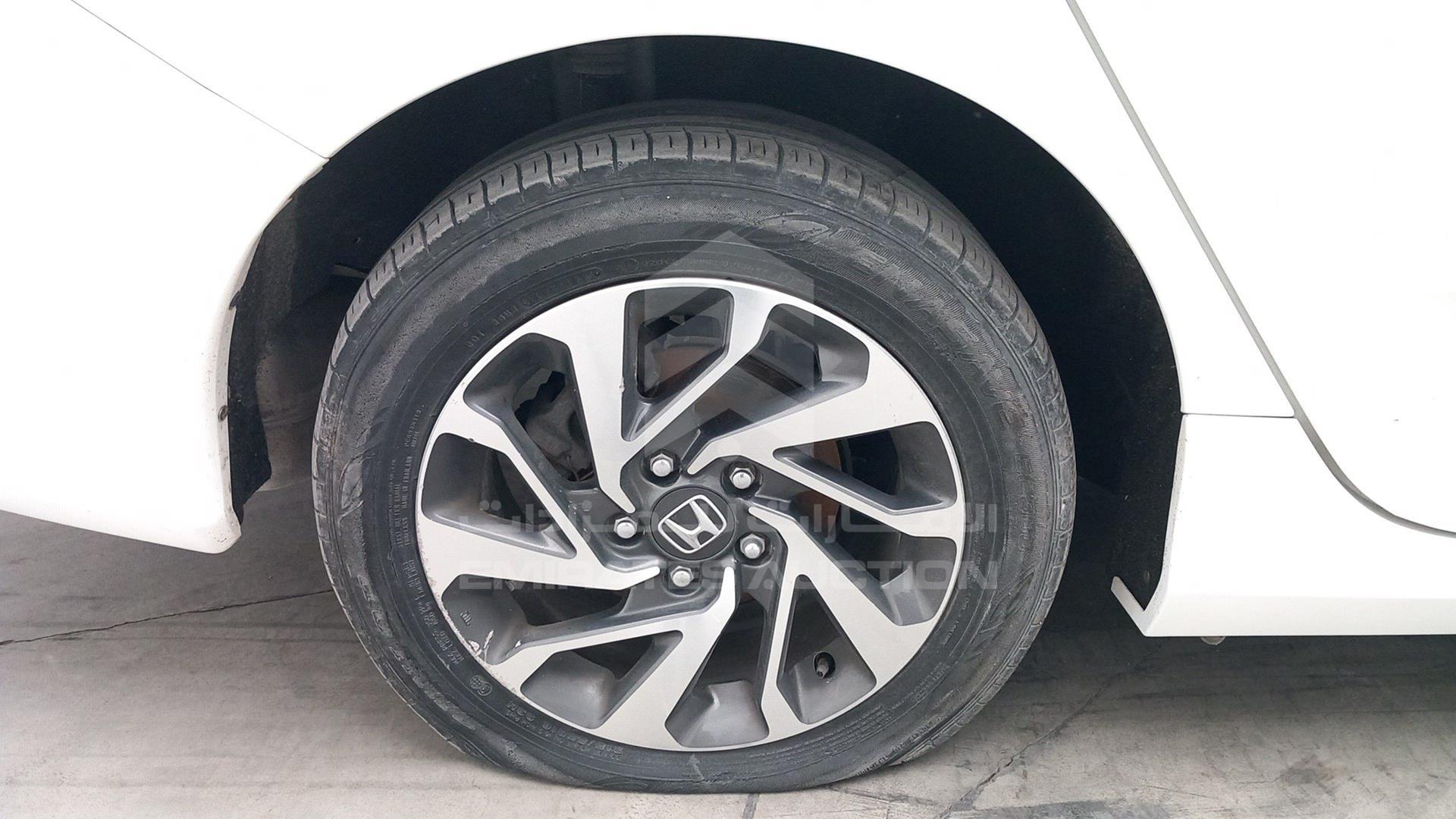 2018 HONDA CIVIC VIN: 2HGFC2F72JH501715