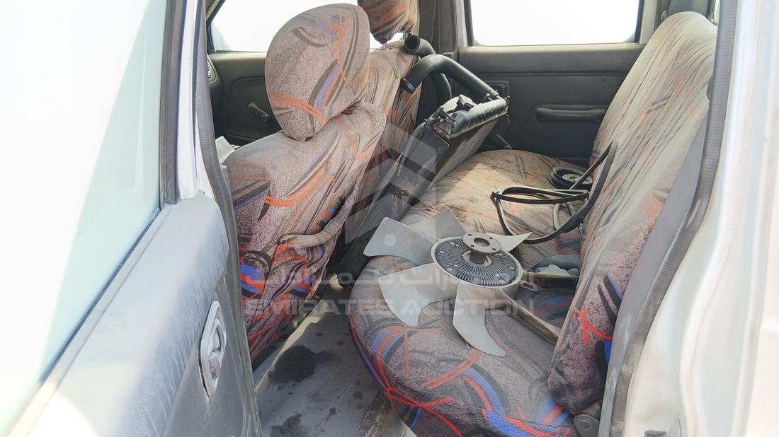 نيسان 2400 2007 — زاوية الراكب الخلفي اليسرى — صورة 19