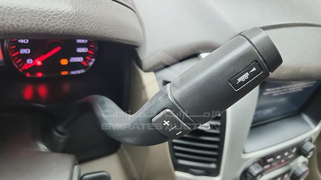 2015 GMC Yukon — Gear View — Photo 17