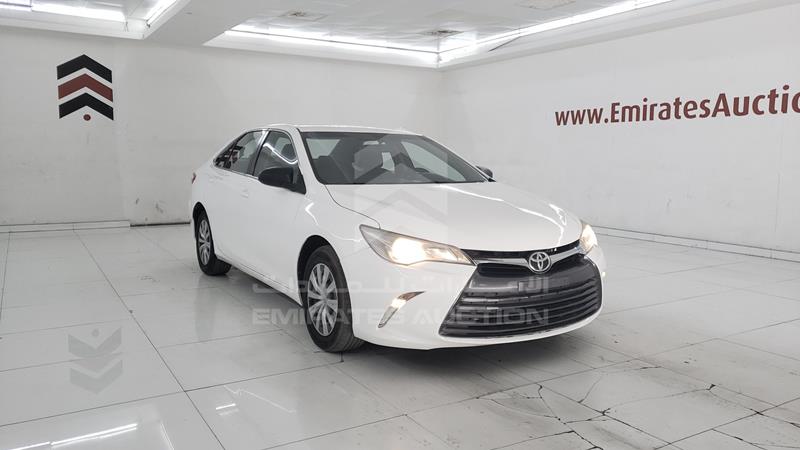 6T1BF9FK9HX695666 Auction: EmiratesAuction Lot: 422756 6T1BF9FK9HX695666 Toyota Camry 2017 WHITE Photo 10