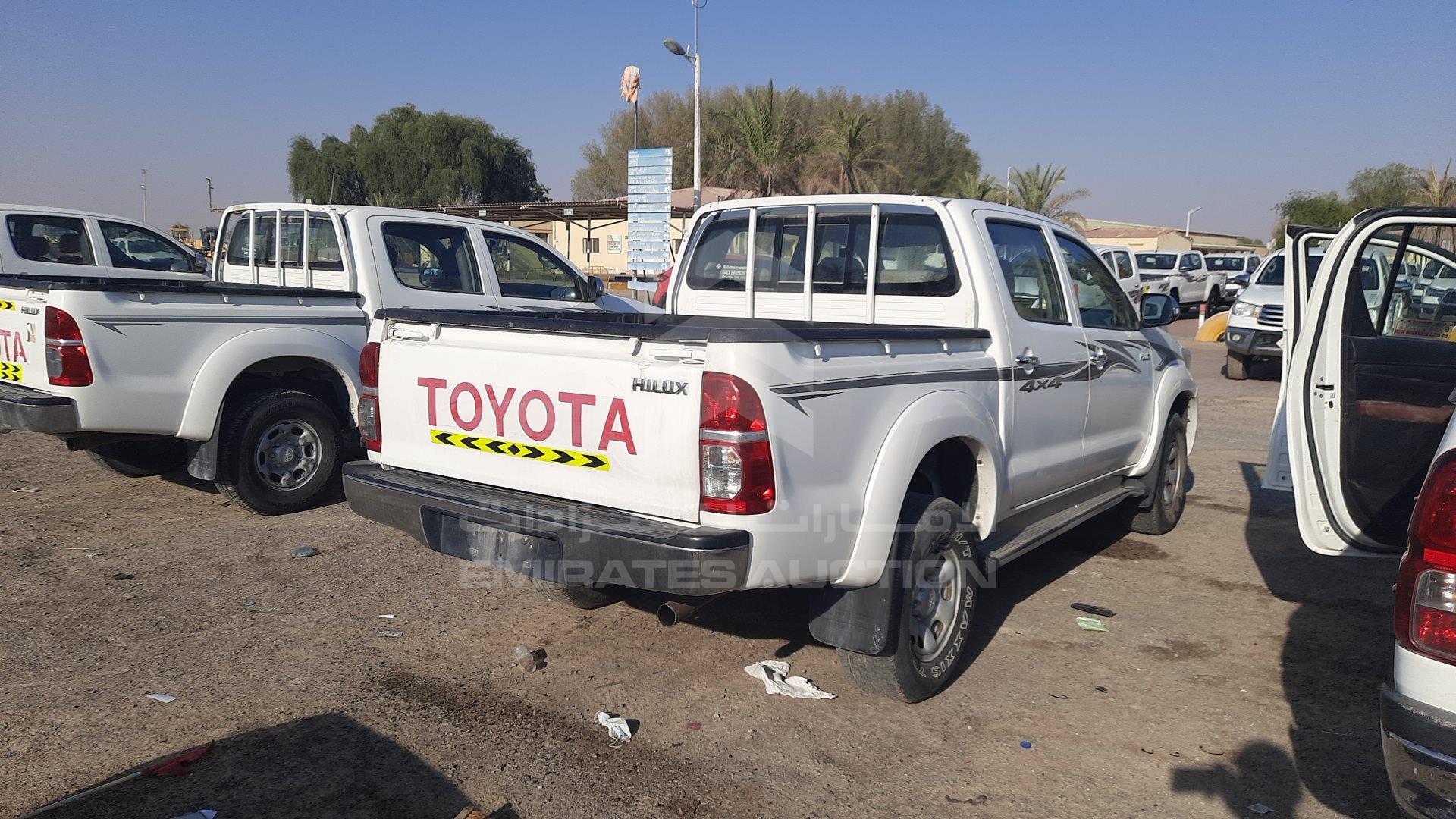 MR0FR22G3F0739265 - 2015 Toyota Hilux - #379000