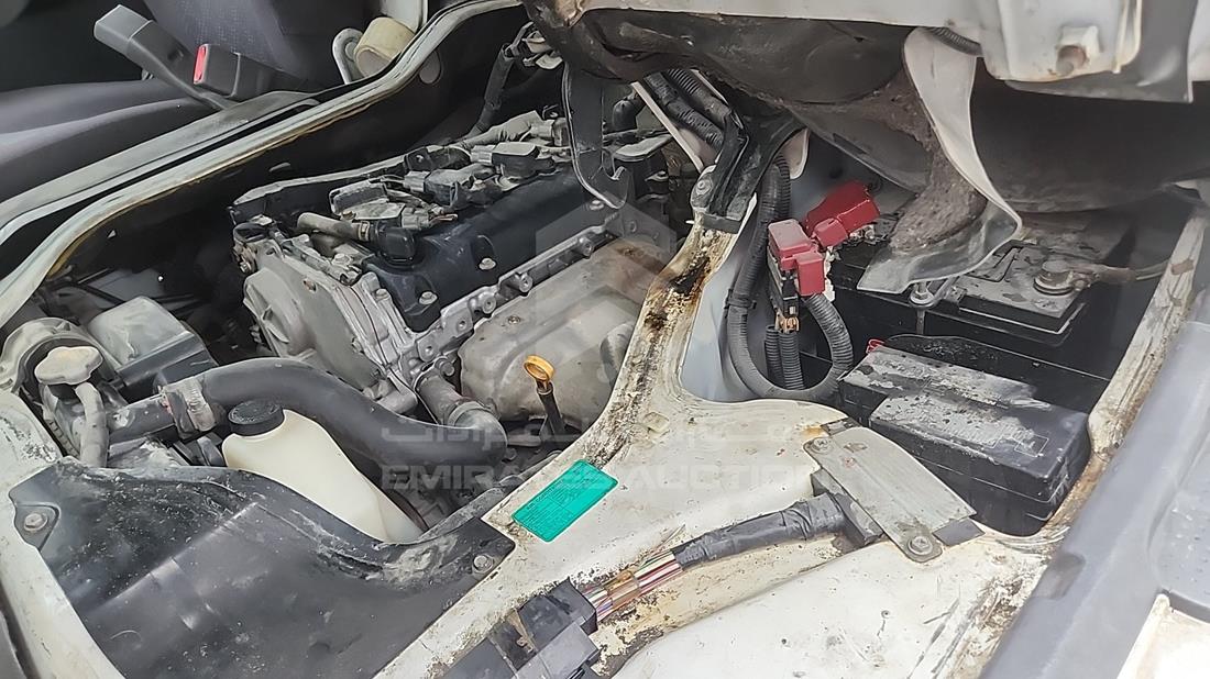 2012 Nissan Urvan — Engine Bay — Photo 22