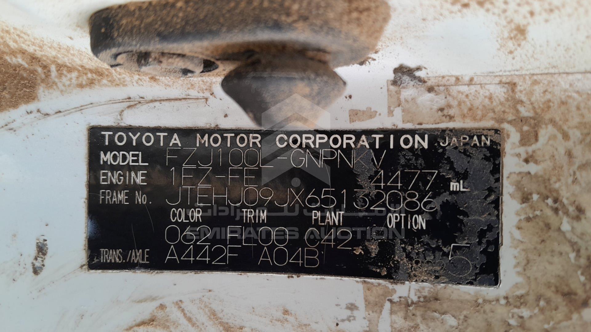 2006 TOYOTA LAND CRUISER VIN: JTEHJ09JX65132086