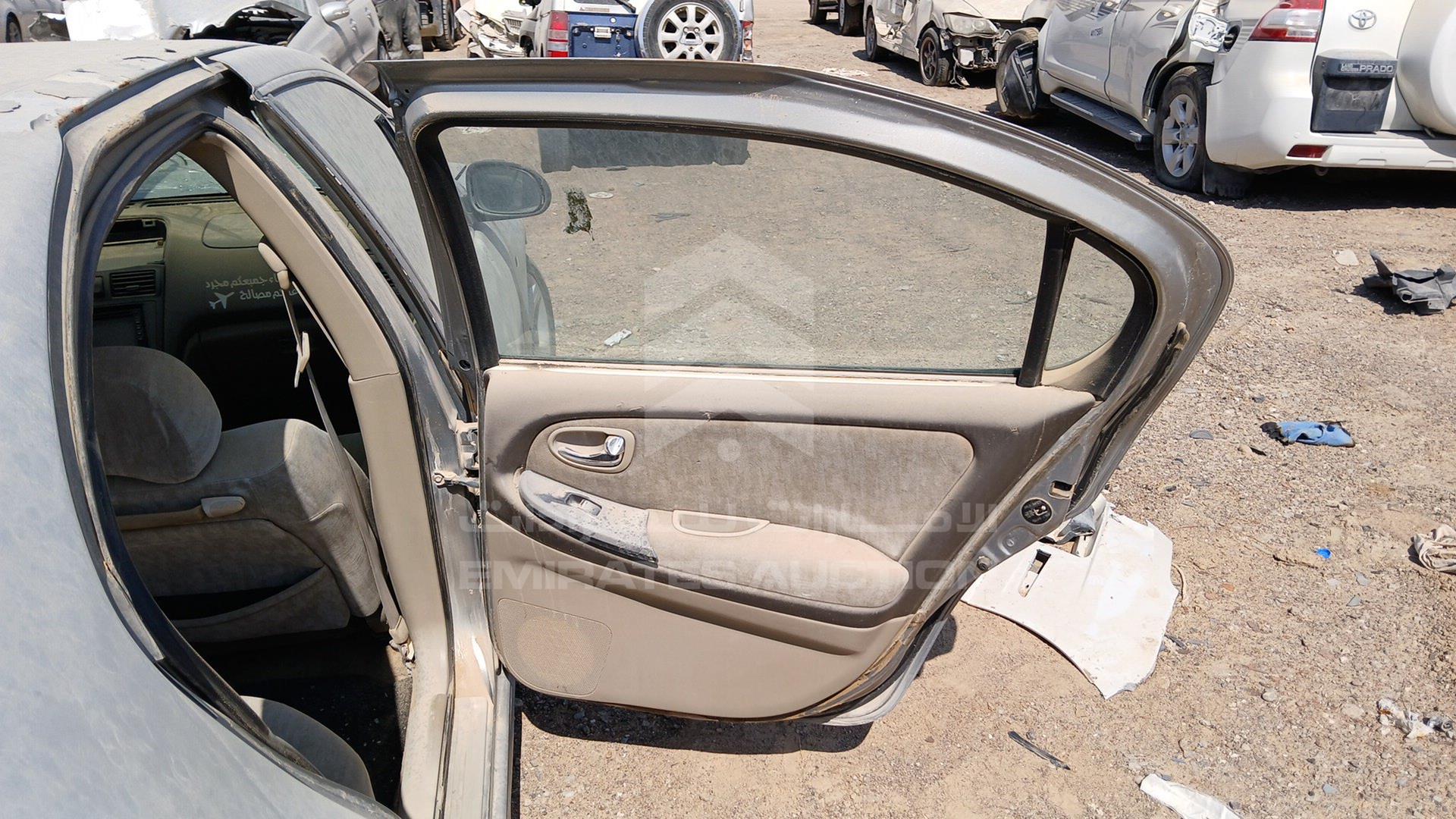 2000 NISSAN MAXIMA VIN: JN1CA31S41T561400