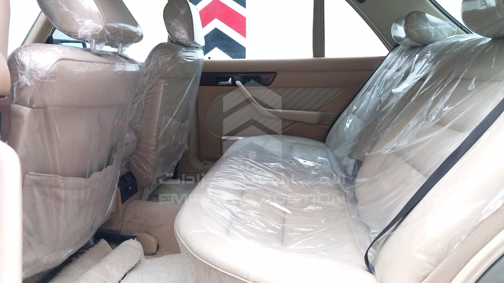 1990 MERCEDES SEL 560 VIN: WDBCA39E5LA531735