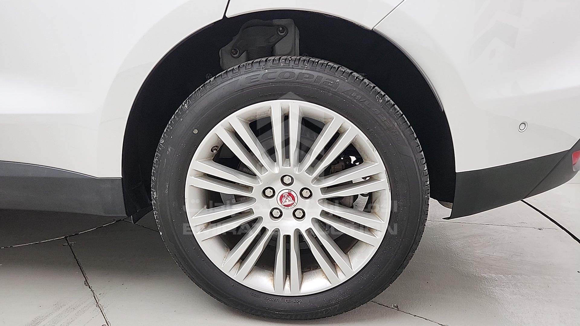 2017 JAGUAR F-PACE VIN: SADCA2BV7HA077179