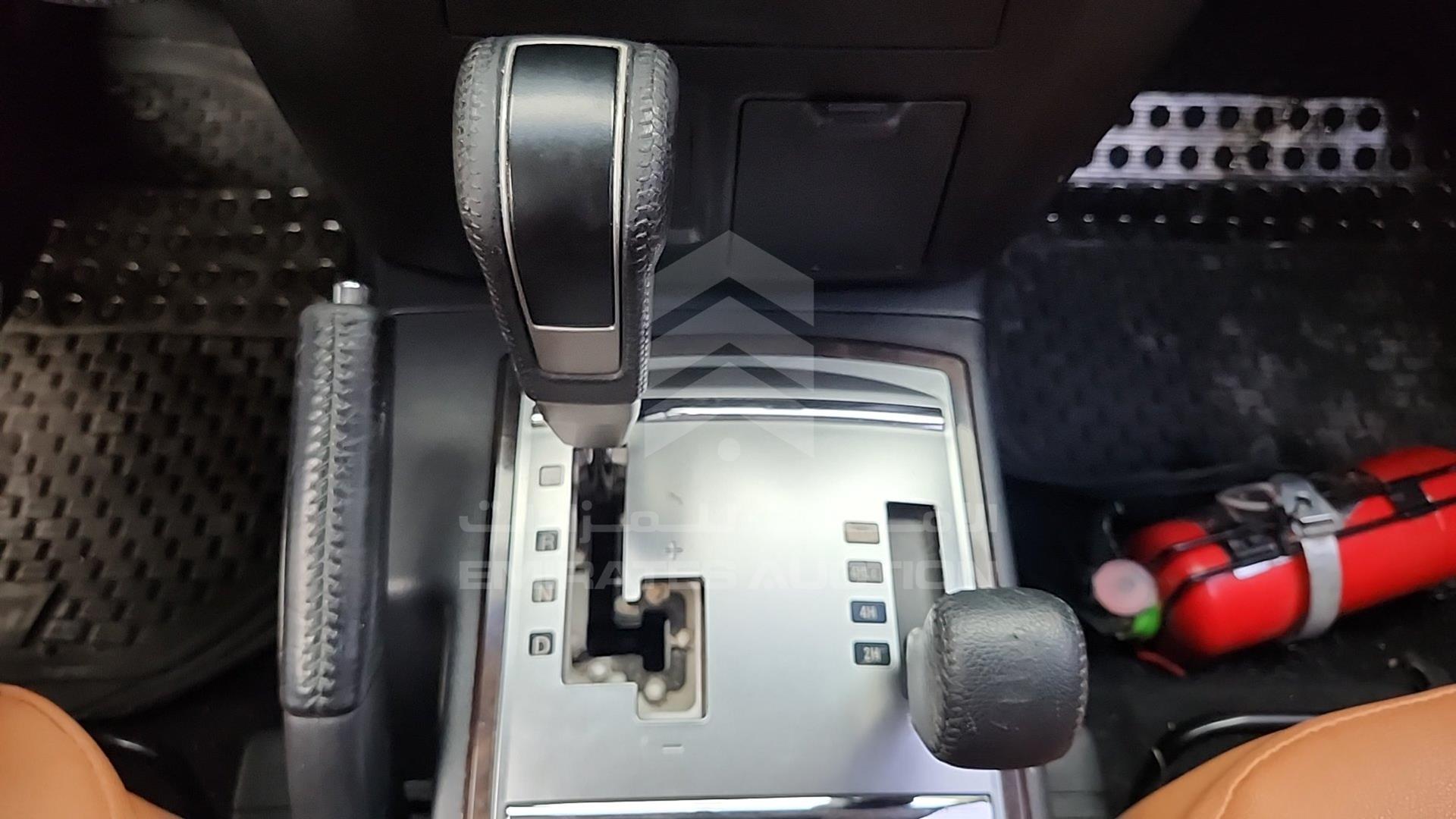 2011 MITSUBISHI PAJERO VIN: JMYLRV95WBJ705799
