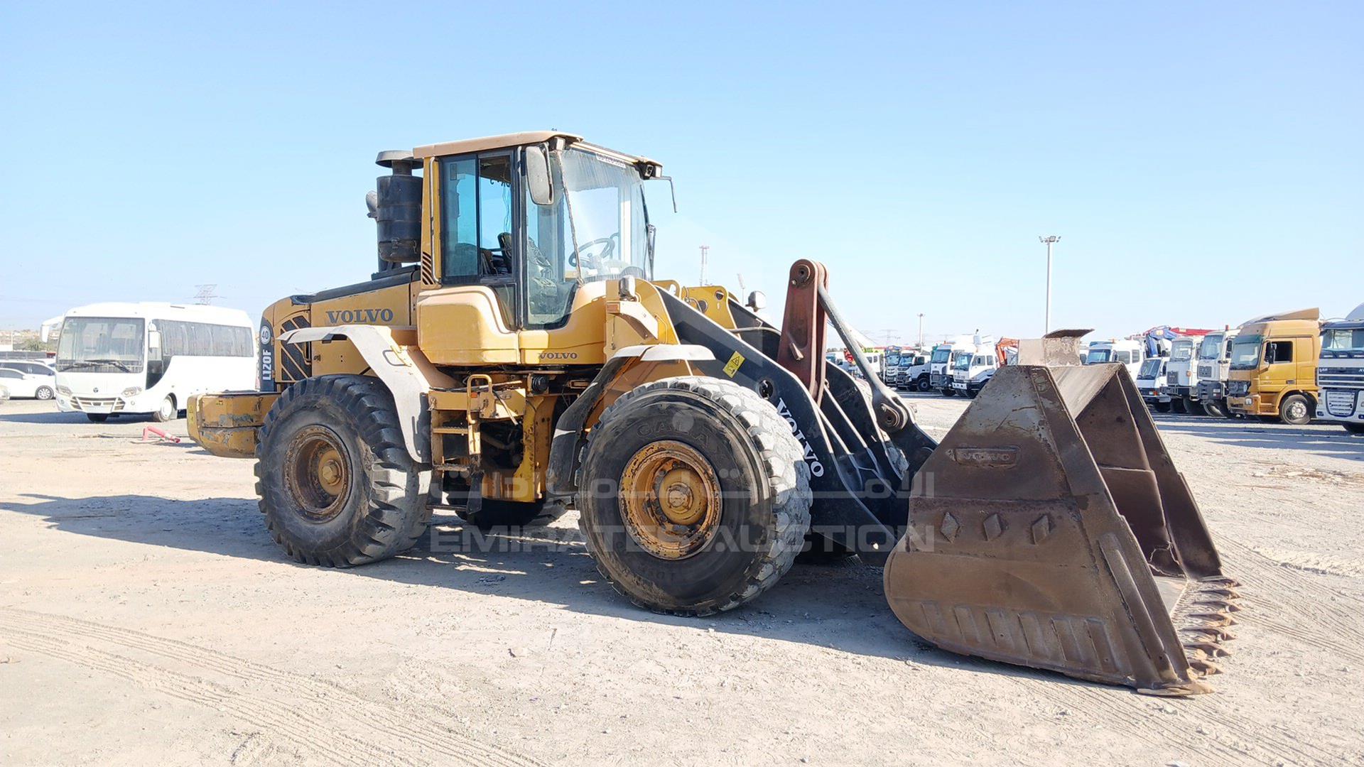 2011 VOLVO L120F VIN: VCEL120FC00026895