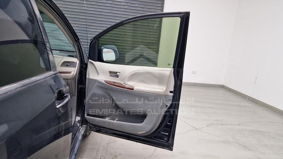 2012 Toyota Sienna — Front Right Door — Photo 30