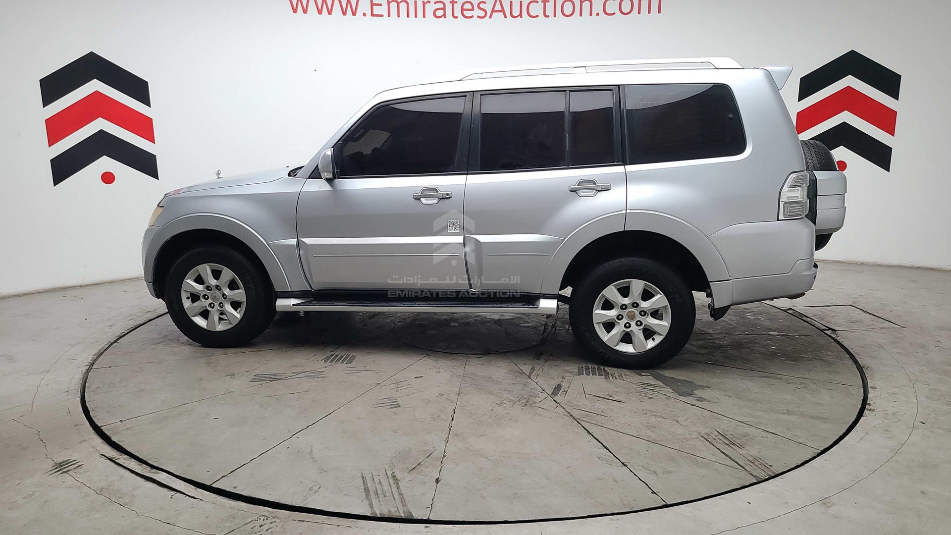 2011 MITSUBISHI PAJERO VIN: JMYLRV95WBJ704959