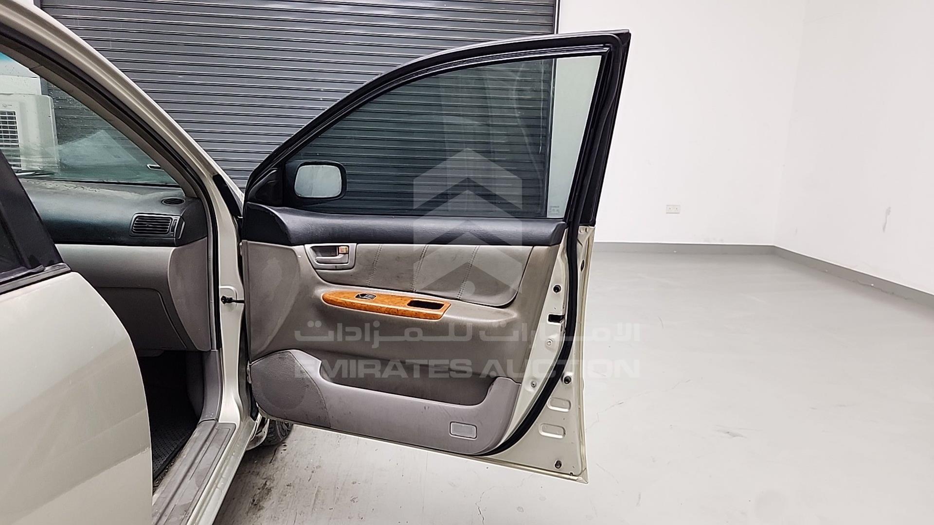 2005 TOYOTA COROLLA VIN: ZE15035586