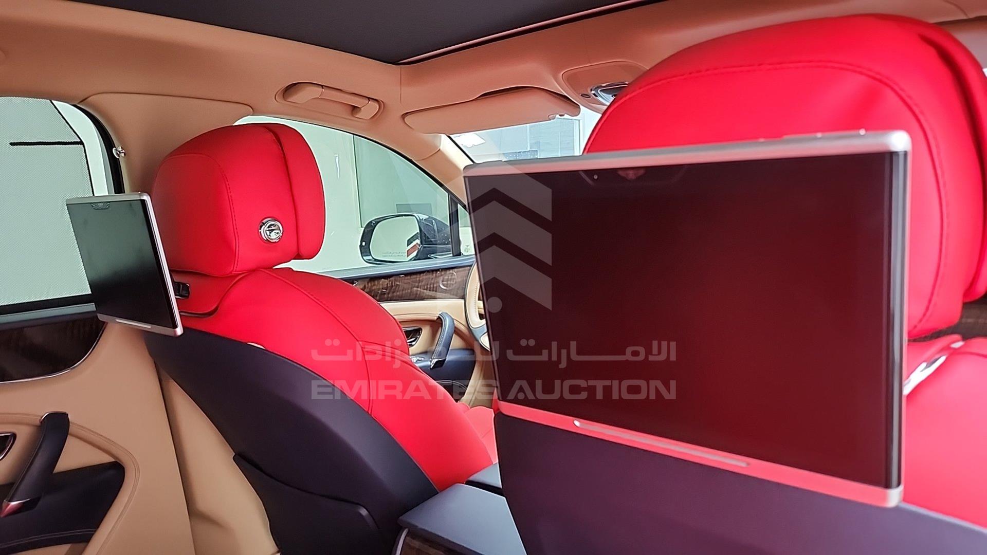 2020 BENTLEY BENTAYGA VIN: SJAAL1ZV6LC030267