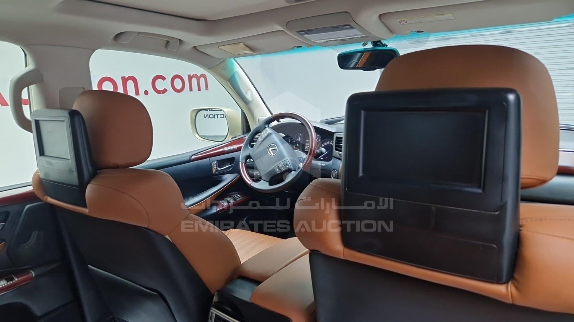2014 LEXUS LX 570 VIN: JTJHY00W2E4145215