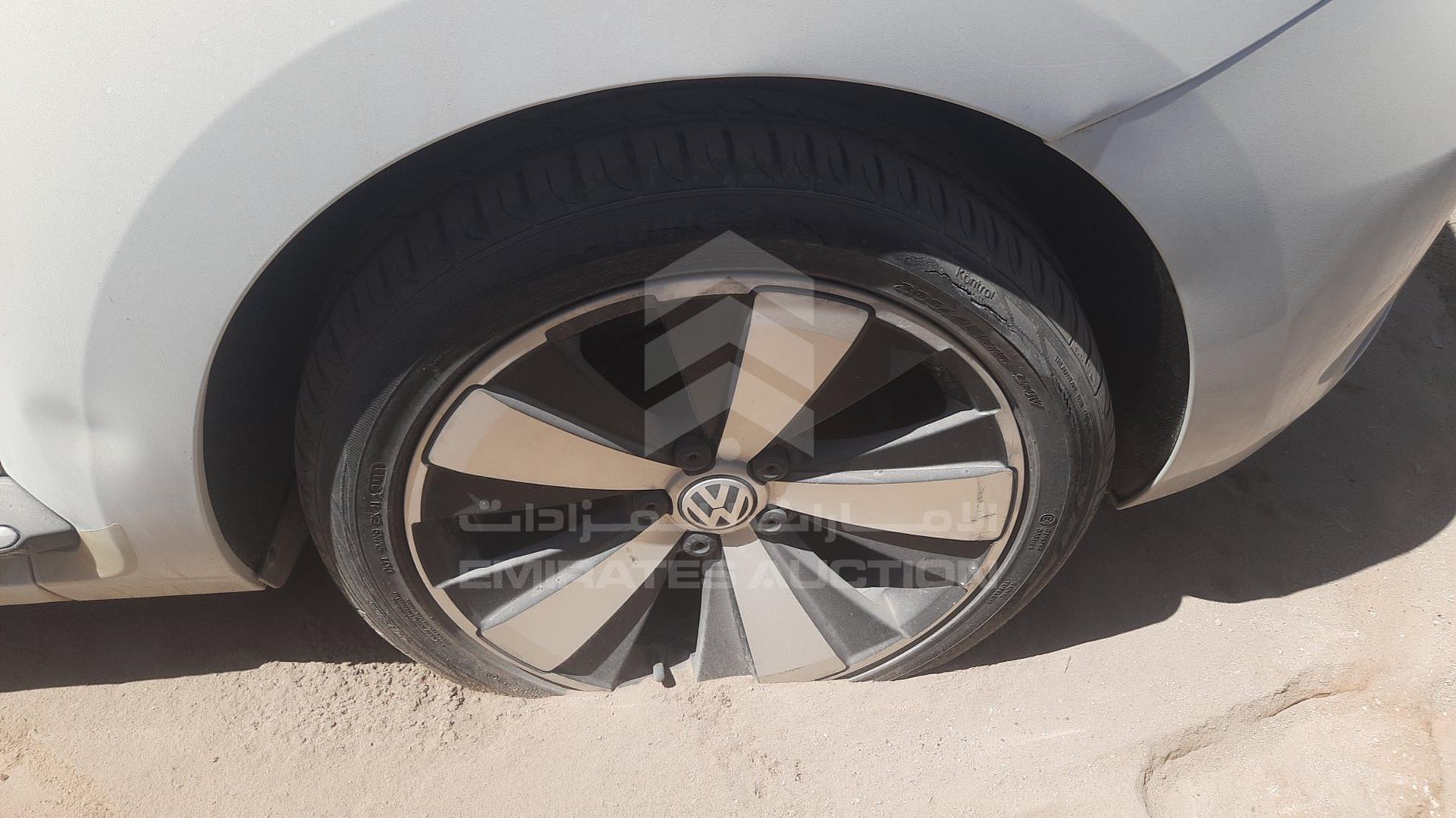 2015 VOLKSWAGEN BEETLE VIN: WVWBF6ATXFM600075