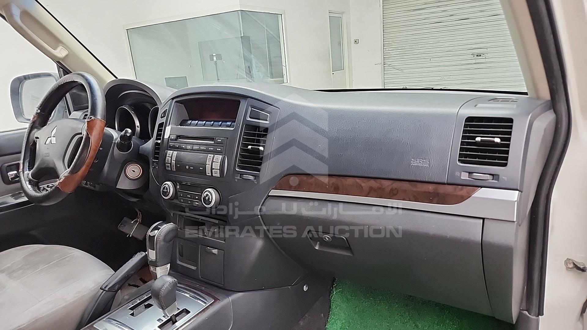 2014 MITSUBISHI PAJERO VIN: JMYLRV95WEJ717770