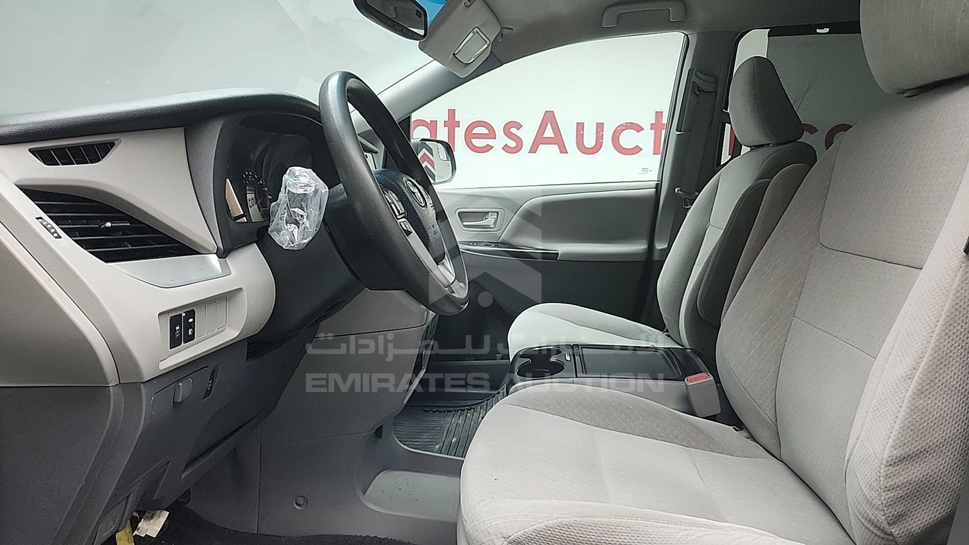 2017 TOYOTA SIENA VIN: 5TDKZ3DC6HS835890